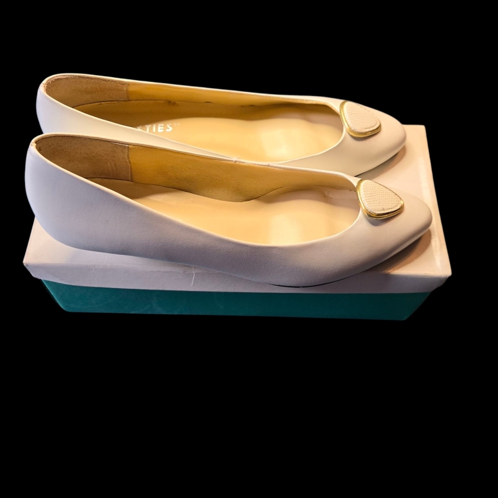 Vintage Westies Encore White Leather Low Heels Size 8.5M